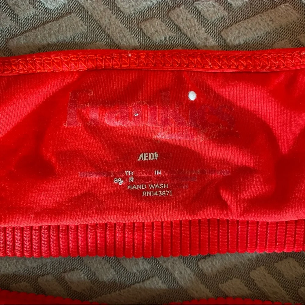 Red Ribbed Knot-Front Bikini Set - Picture 3 of 8